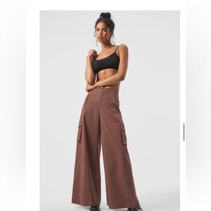 Alo Show Off Cargo Wide Leg Trouser - Medium